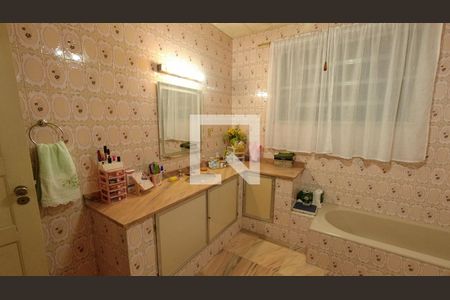 Casa à venda com 200m², 5 quartos e 2 vagasBanheiro da Suíte
