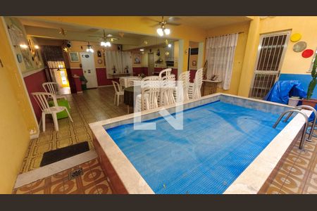 Casa à venda com 200m², 5 quartos e 2 vagasPiscina