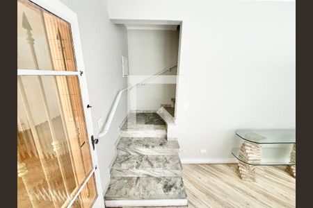 Escada de casa para alugar com 5 quartos, 300m² em Limão, São Paulo