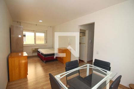 Sala/Quarto de kitnet/studio para alugar com 1 quarto, 33m² em Centro Histórico, Porto Alegre