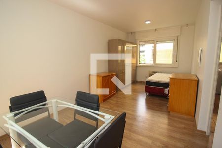 Sala/Quarto de kitnet/studio para alugar com 1 quarto, 33m² em Centro Histórico, Porto Alegre