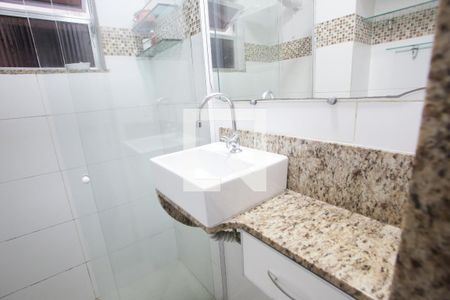 Banheiro da Suíte de casa para alugar com 2 quartos, 81m² em Taquara, Rio de Janeiro