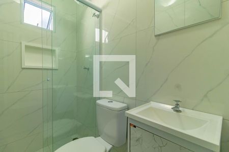 Banheiro social de kitnet/studio para alugar com 1 quarto, 16m² em Jardim Oriental, São Paulo