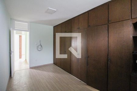Suíte de casa para alugar com 3 quartos, 360m² em Alípio de Melo, Belo Horizonte
