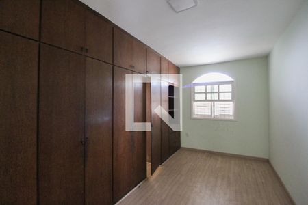 Suíte de casa para alugar com 3 quartos, 360m² em Alípio de Melo, Belo Horizonte