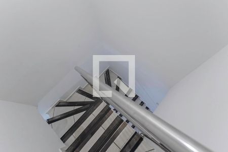 Escada de casa para alugar com 3 quartos, 140m² em Jardim Montanhês, Belo Horizonte