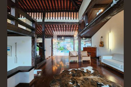 Sala de casa para alugar com 3 quartos, 392m² em Cosme Velho, Rio de Janeiro