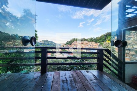 Varanda  de casa para alugar com 3 quartos, 392m² em Cosme Velho, Rio de Janeiro