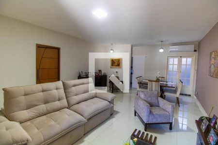 Sala de casa à venda com 3 quartos, 250m² em Piratininga, Niterói