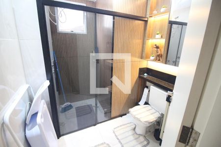 Banheiro de apartamento à venda com 2 quartos, 47m² em Cidade Industrial, Contagem