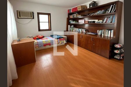 Casa à venda com 3 quartos, 302m² em Piratininga, Niterói