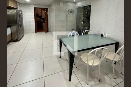 Casa à venda com 3 quartos, 302m² em Piratininga, Niterói