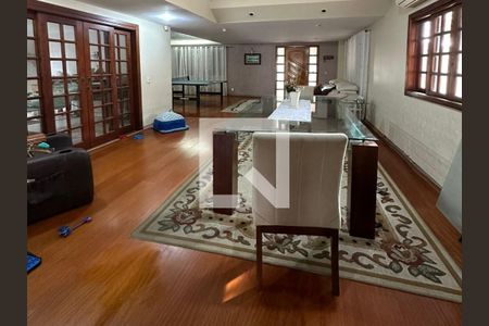 Casa à venda com 3 quartos, 302m² em Piratininga, Niterói