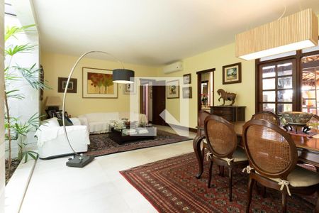 Casa à venda com 4 quartos, 365m² em Piratininga, Niterói