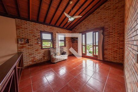 Casa à venda com 4 quartos, 220m² em Itaipu, Niterói
