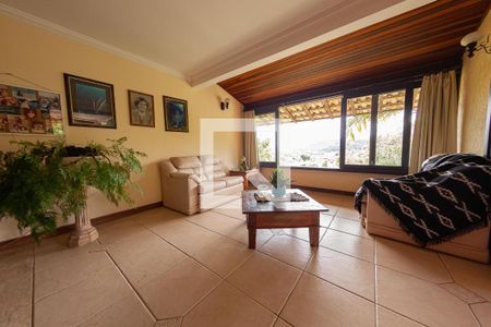 Casa à venda com 4 quartos, 220m² em Itaipu, Niterói