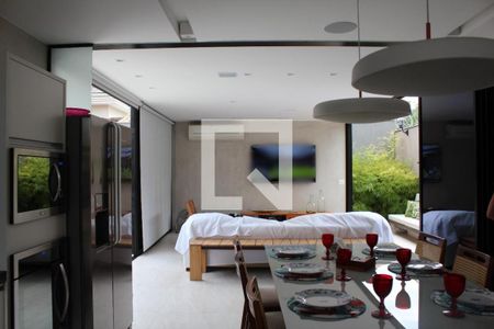 Casa à venda com 4 quartos, 382m² em Camboinhas, Niterói