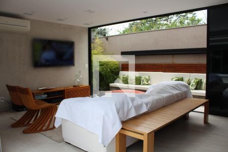 Casa à venda com 4 quartos, 382m² em Camboinhas, Niterói