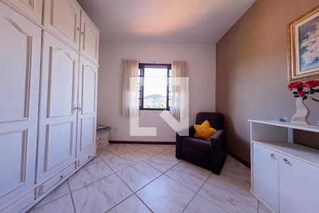 Casa à venda com 6 quartos, 250m² em Serra Grande, Niterói