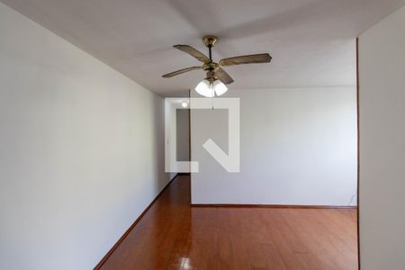 Sala de apartamento para alugar com 3 quartos, 67m² em Conjunto Habitacional A. E. Carvalho, São Paulo