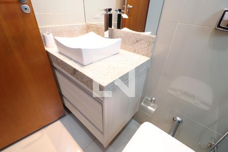 Banheiro Social de casa para alugar com 3 quartos, 200m² em Santa Mônica, Uberlândia