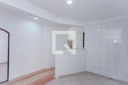 Sala e cozinha de casa para alugar com 1 quarto, 70m² em Vila Serralheiro, São Paulo