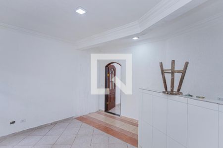 Sala e cozinha de casa para alugar com 1 quarto, 70m² em Vila Serralheiro, São Paulo