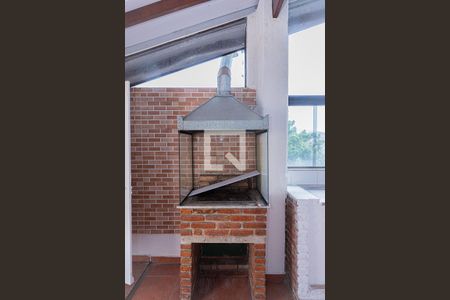 Sala e cozinha de casa para alugar com 1 quarto, 80m² em Vila Serralheiro, São Paulo