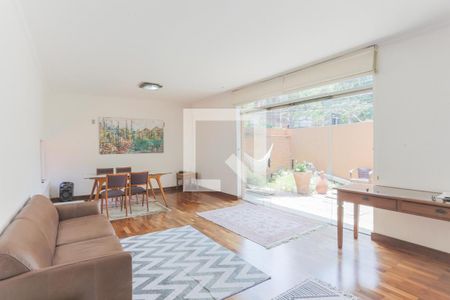 Casa à venda com 3 quartos, 230m² em Vila Madalena, São Paulo