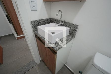 Banheiro de kitnet/studio para alugar com 1 quarto, 24m² em Vila Mariana, São Paulo