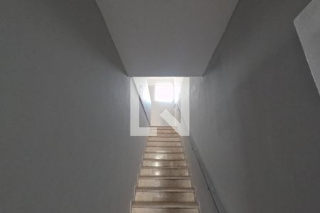 Escadas para o 2º Piso de casa para alugar com 3 quartos, 249m² em Campo Grande, Santos