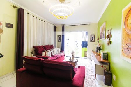 Sala de casa à venda com 4 quartos, 130m² em Conjunto Residencial José Bonifácio, São Paulo