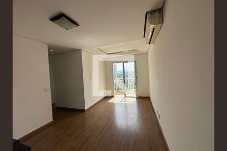 Sala de apartamento para alugar com 3 quartos, 68m² em Jardim Tupanci, Barueri