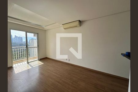 Sala de apartamento para alugar com 3 quartos, 68m² em Jardim Tupanci, Barueri