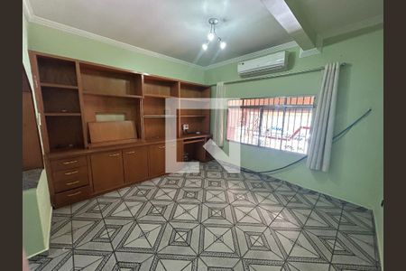 Sala de casa à venda com 4 quartos, 360m² em Jardim Campo Limpo, São Paulo