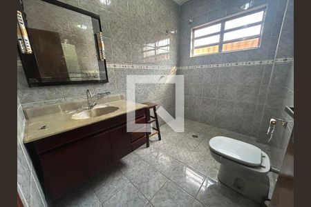 Banheiro de casa à venda com 4 quartos, 360m² em Jardim Campo Limpo, São Paulo