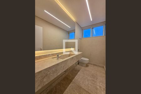 Lavabo  de casa de condomínio à venda com 4 quartos, 460m² em Condomínio Serra dos Manacás, Brumadinho