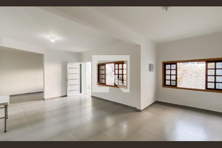 Sala de casa à venda com 3 quartos, 400m² em Vila Nhocuné, São Paulo