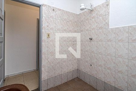 banheiro social_3 de casa para alugar com 2 quartos, 100m² em Vila Brasilina, São Paulo
