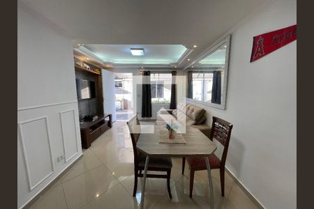 Sala de casa de condomínio à venda com 2 quartos, 80m² em Jardim Sarah, São Paulo