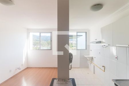 Sala/Cozinha de apartamento para alugar com 2 quartos, 56m² em Vila Mogilar, Mogi das Cruzes