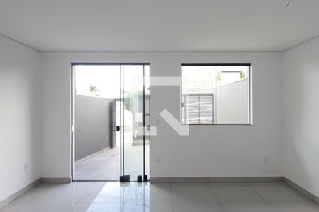 Sala de casa à venda com 3 quartos, 118m² em Jardim Atlântico, Belo Horizonte