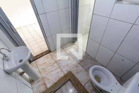 Banheiro de casa para alugar com 1 quarto, 40m² em Vila Nhocuné, São Paulo