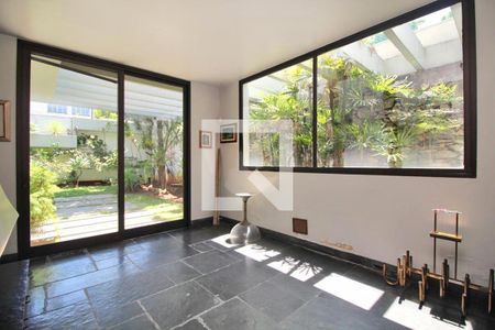 Casa à venda com 4 quartos, 583m² em Jardim Luzitania, São Paulo