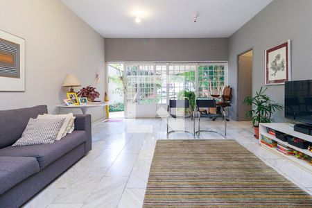 Casa à venda com 3 quartos, 385m² em Vila Cordeiro, São Paulo