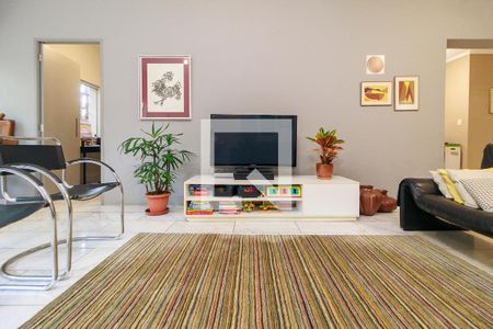 Casa à venda com 3 quartos, 385m² em Vila Cordeiro, São Paulo