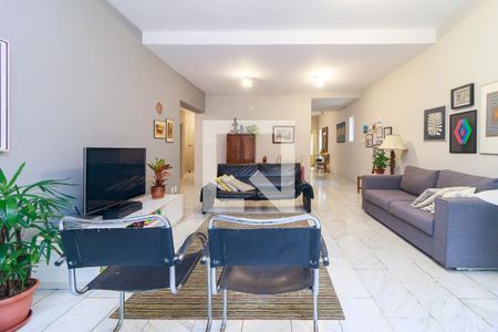 Casa à venda com 3 quartos, 385m² em Vila Cordeiro, São Paulo