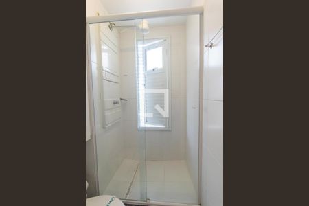 Banheiro Social de kitnet/studio para alugar com 1 quarto, 17m² em Rebouças, Curitiba