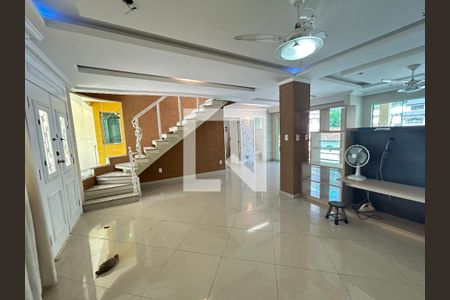 Casa à venda com 4 quartos, 390m² em Vila Valqueire, Rio de Janeiro