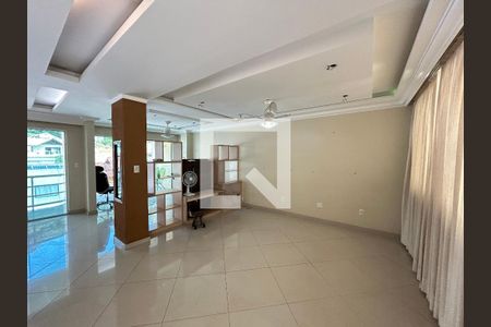 Sala de casa à venda com 4 quartos, 390m² em Vila Valqueire, Rio de Janeiro